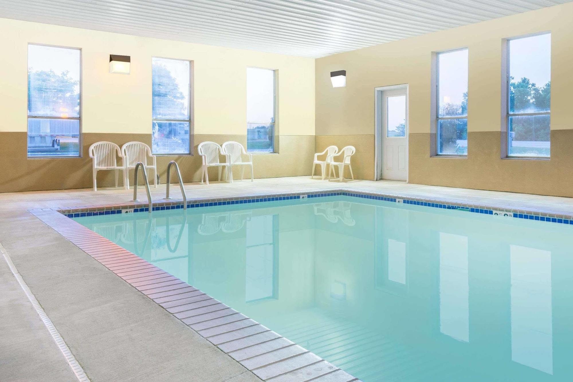 ซูเปอร์ 8 บาย วินด์แฮม เพอรี Hotel Perry ภายนอก รูปภาพ