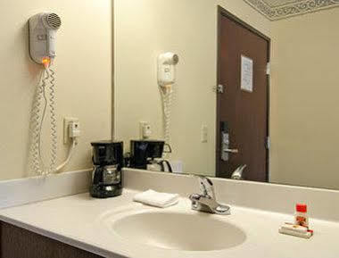 ซูเปอร์ 8 บาย วินด์แฮม เพอรี Hotel Perry ภายนอก รูปภาพ